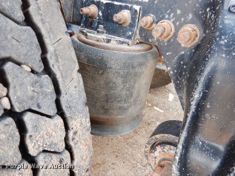 image for item DD0364 1997 Freightliner FLD 120  semi truck