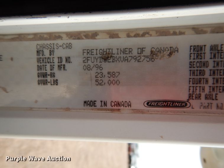 image for item DD0364 1997 Freightliner FLD 120  semi truck