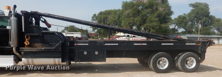 image for item DD0367 2007 Peterbilt 379  winch truck