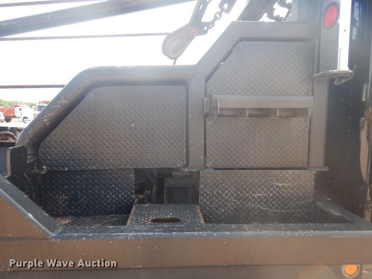 image for item DD0367 2007 Peterbilt 379  winch truck