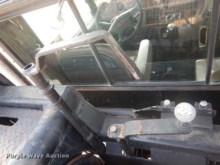 image for item DD0367 2007 Peterbilt 379  winch truck