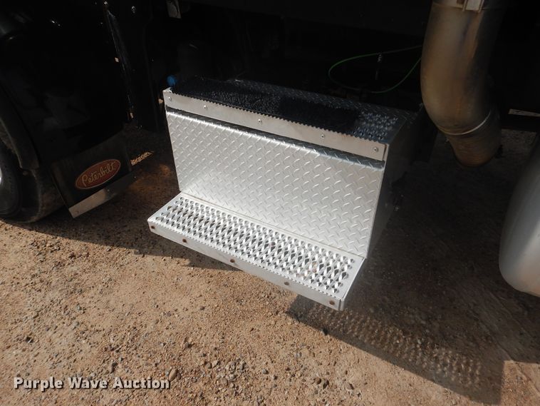 image for item DD0367 2007 Peterbilt 379  winch truck