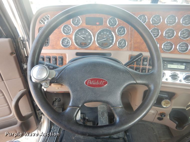 image for item DD0367 2007 Peterbilt 379  winch truck