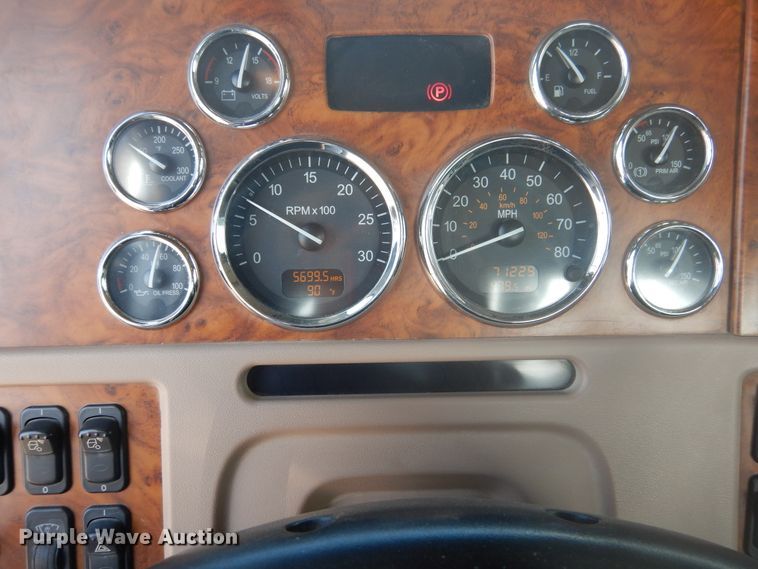 image for item DD0367 2007 Peterbilt 379  winch truck