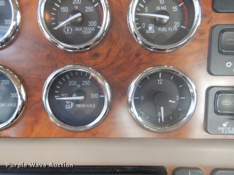 image for item DD0367 2007 Peterbilt 379  winch truck