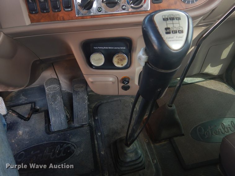 image for item DD0367 2007 Peterbilt 379  winch truck