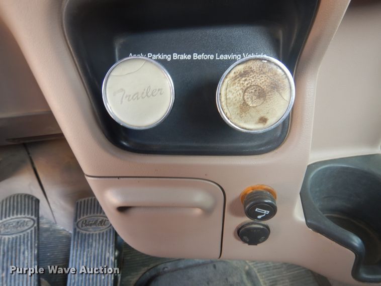 image for item DD0367 2007 Peterbilt 379  winch truck