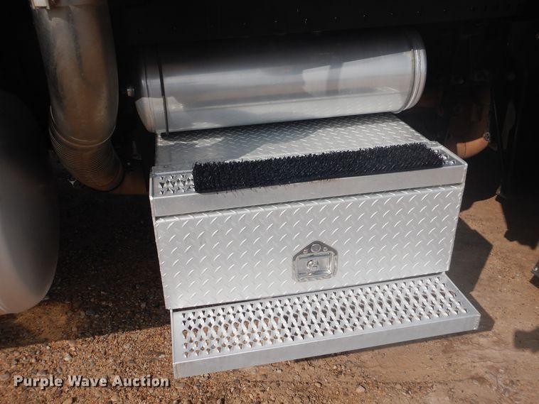 image for item DD0367 2007 Peterbilt 379  winch truck