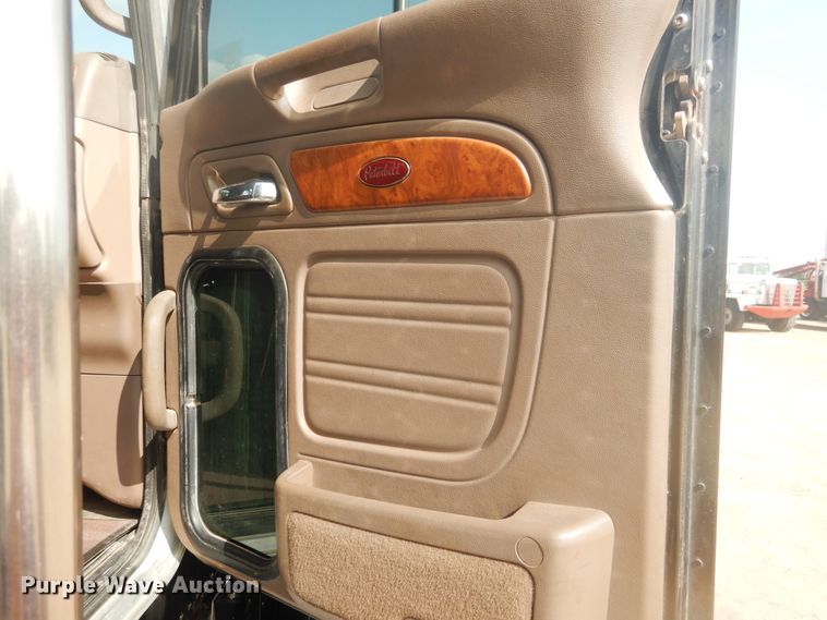 image for item DD0367 2007 Peterbilt 379  winch truck