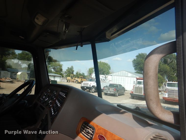 image for item DD0367 2007 Peterbilt 379  winch truck