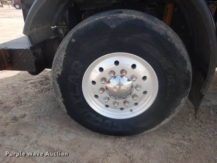 image for item DD0367 2007 Peterbilt 379  winch truck