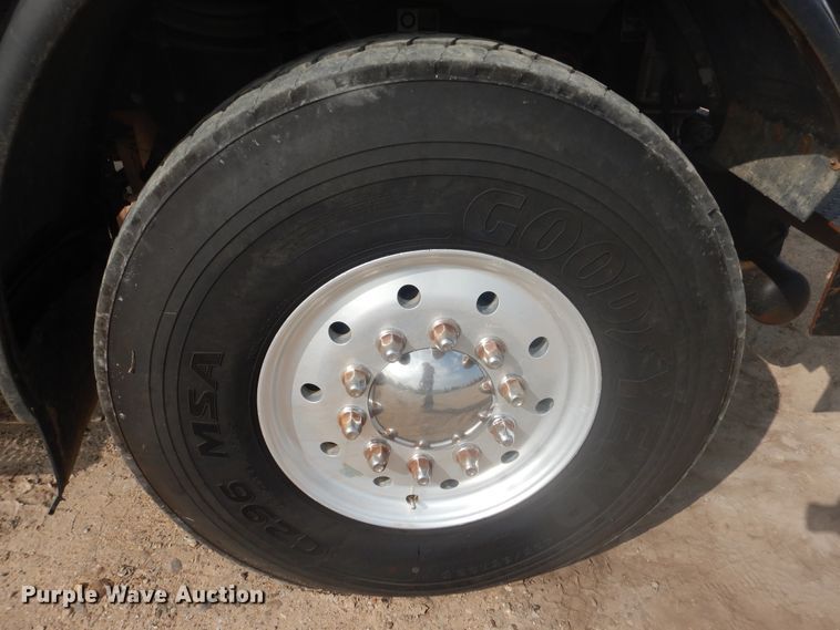 image for item DD0367 2007 Peterbilt 379  winch truck