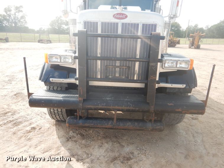image for item DD0367 2007 Peterbilt 379  winch truck