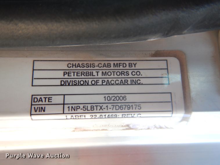 image for item DD0367 2007 Peterbilt 379  winch truck