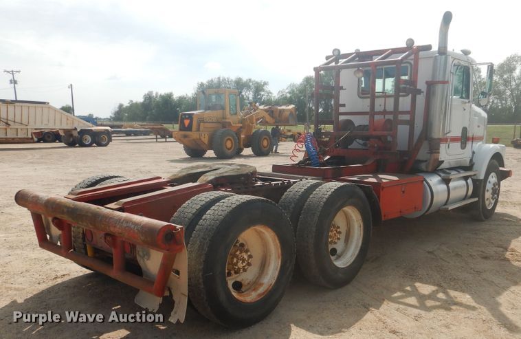 image for item DD0368 1989 International 9800  semi truck