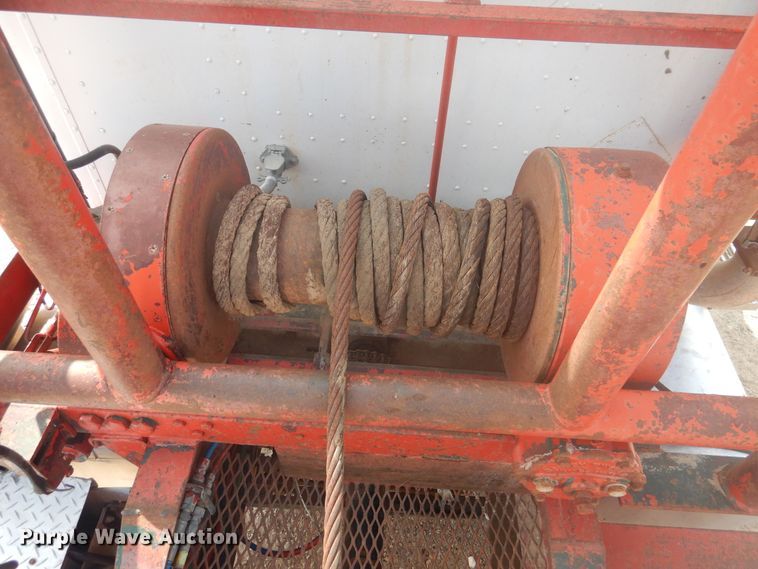 image for item DD0368 1989 International 9800  semi truck