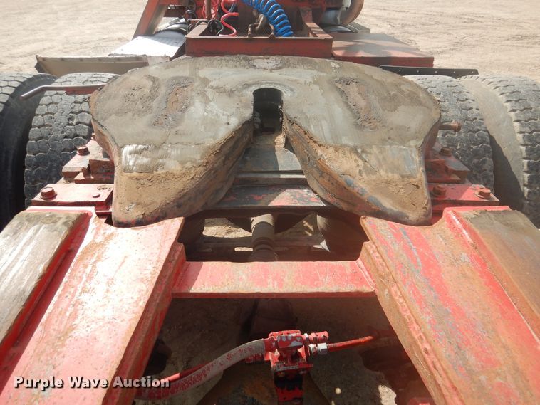 image for item DD0368 1989 International 9800  semi truck