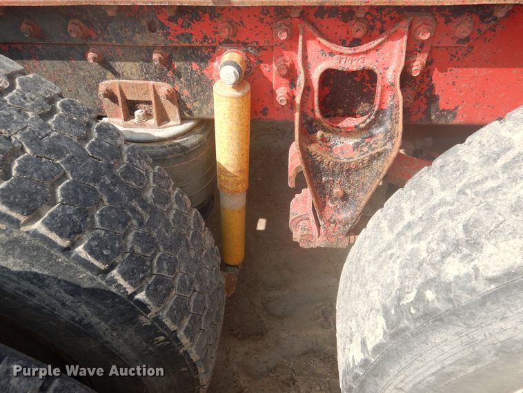 image for item DD0368 1989 International 9800  semi truck