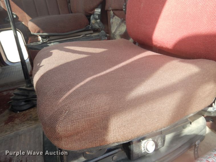 image for item DD0368 1989 International 9800  semi truck