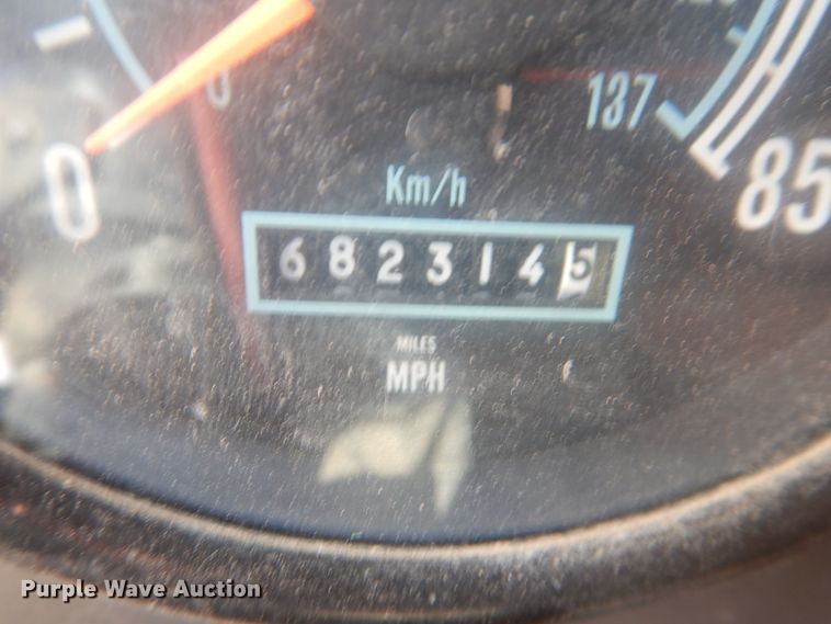 image for item DD0368 1989 International 9800  semi truck