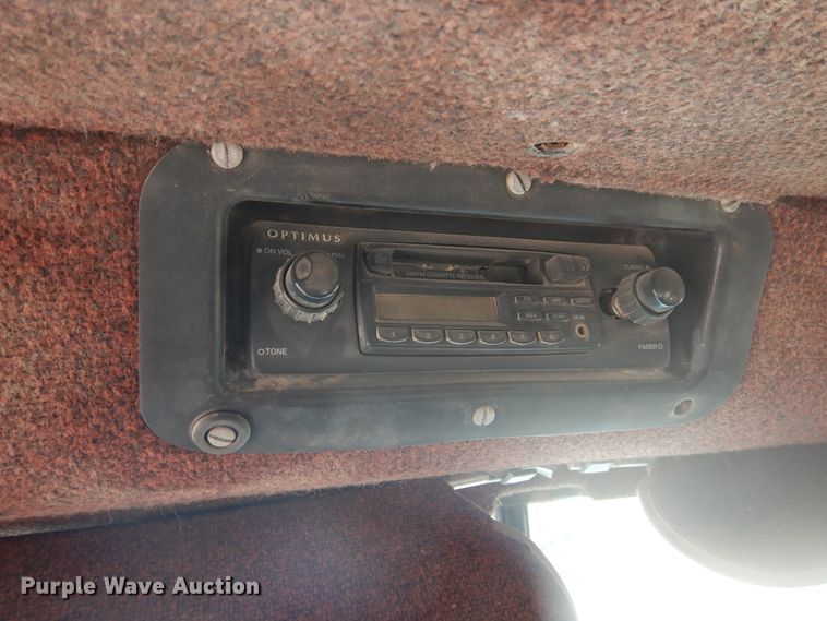 image for item DD0368 1989 International 9800  semi truck