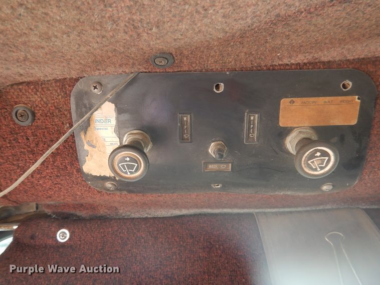 image for item DD0368 1989 International 9800  semi truck