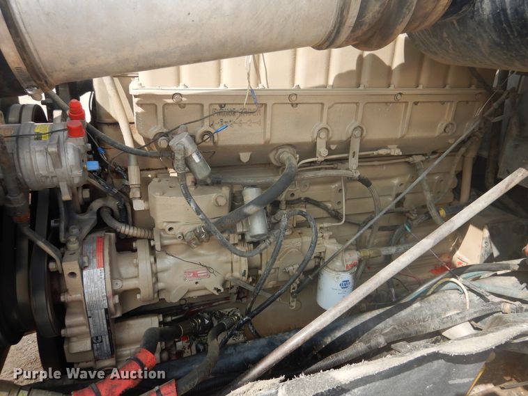 image for item DD0368 1989 International 9800  semi truck