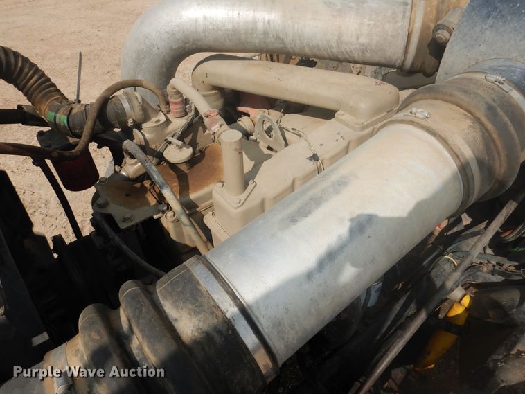 image for item DD0368 1989 International 9800  semi truck