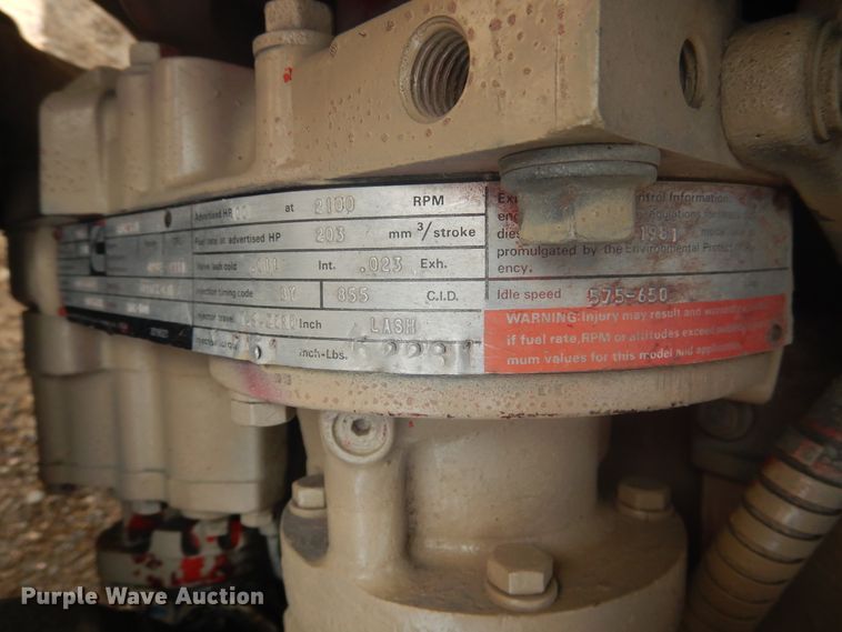 image for item DD0368 1989 International 9800  semi truck