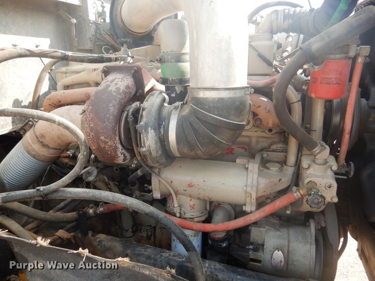 image for item DD0368 1989 International 9800  semi truck