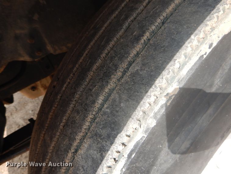 image for item DD0368 1989 International 9800  semi truck