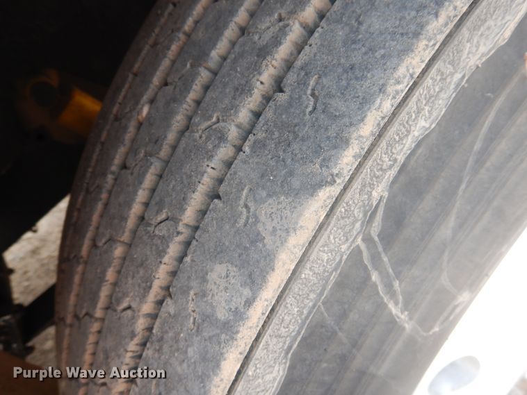 image for item DD0368 1989 International 9800  semi truck