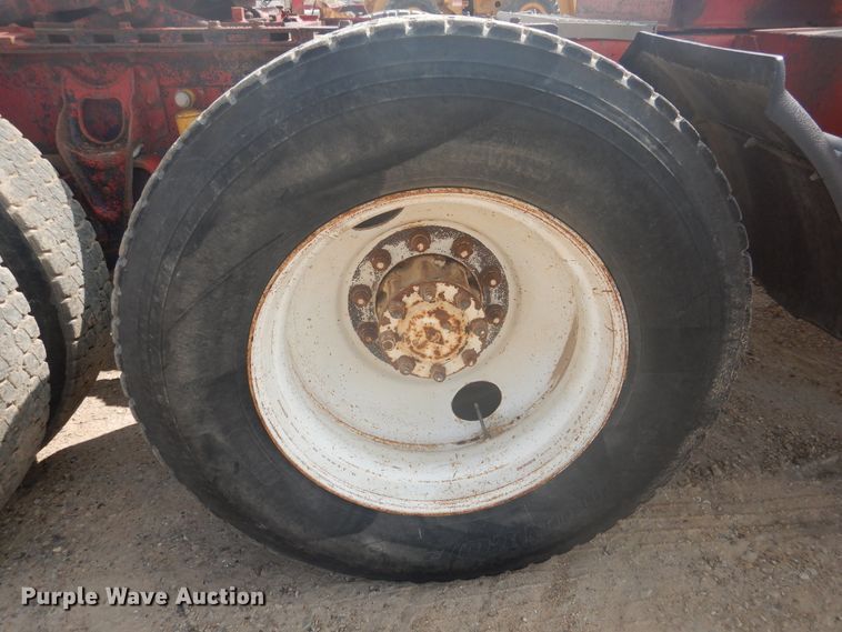 image for item DD0368 1989 International 9800  semi truck