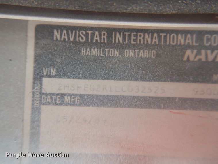 image for item DD0368 1989 International 9800  semi truck