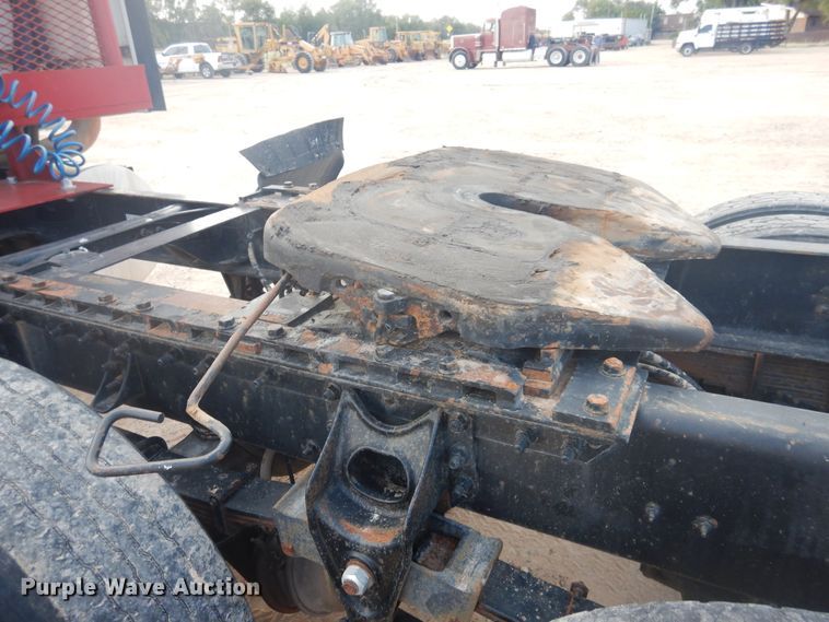 image for item DD0369 2000 International 9100i  semi truck