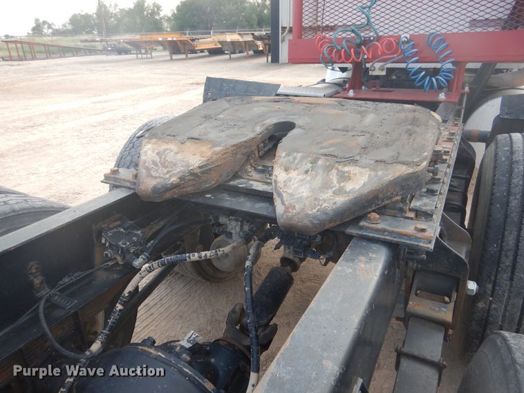 image for item DD0369 2000 International 9100i  semi truck