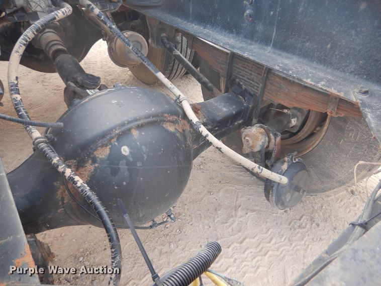 image for item DD0369 2000 International 9100i  semi truck