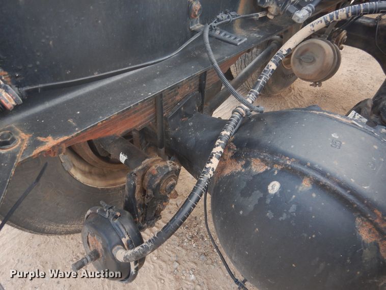 image for item DD0369 2000 International 9100i  semi truck