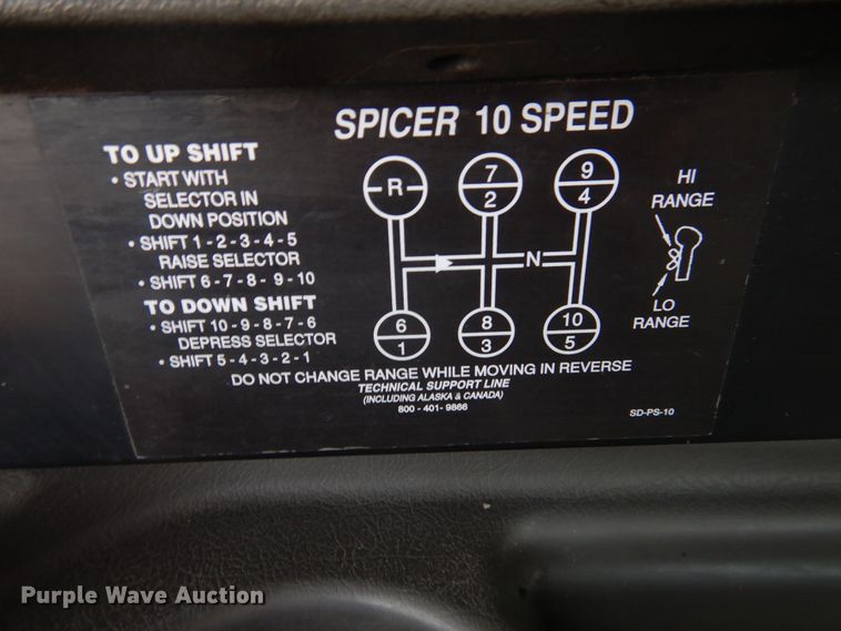 image for item DD0369 2000 International 9100i  semi truck