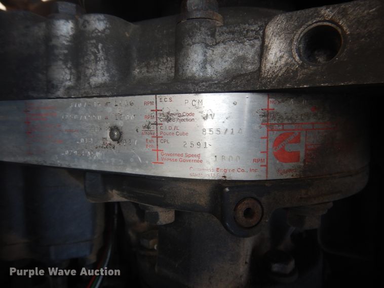 image for item DD0369 2000 International 9100i  semi truck