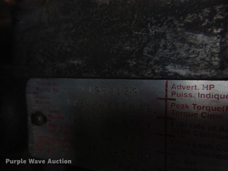 image for item DD0369 2000 International 9100i  semi truck