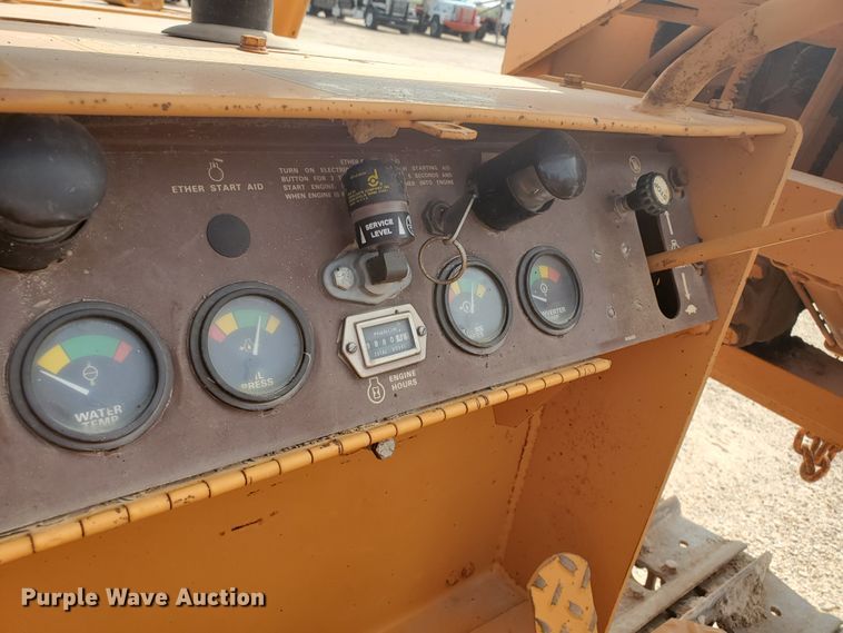 image for item DF5735 1983 Case 450B  pipelayer