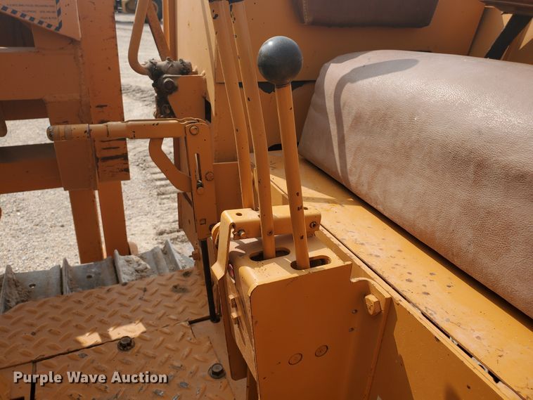 image for item DF5735 1983 Case 450B  pipelayer