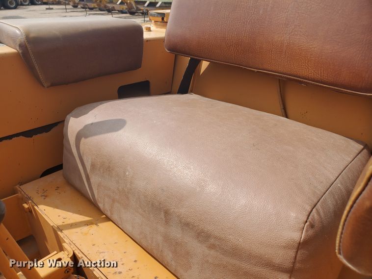 image for item DF5735 1983 Case 450B  pipelayer