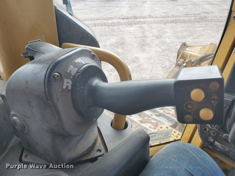 image for item DF5739 2006 Caterpillar D6N XL  dozer