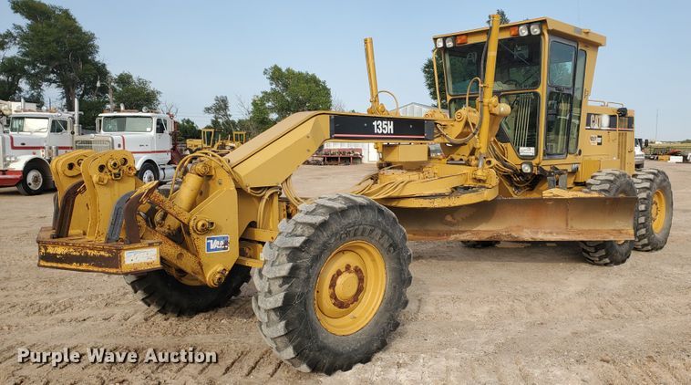image for item DF5740 1998 Caterpillar 135H  motor grader