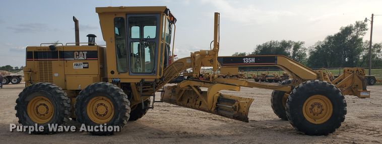 image for item DF5740 1998 Caterpillar 135H  motor grader