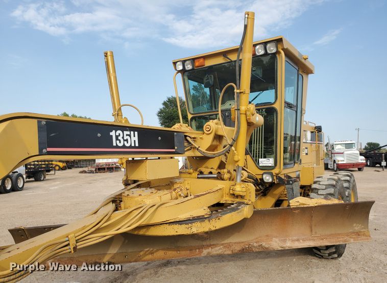 image for item DF5740 1998 Caterpillar 135H  motor grader