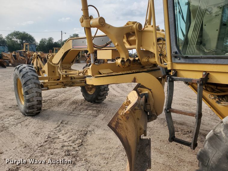 image for item DF5740 1998 Caterpillar 135H  motor grader