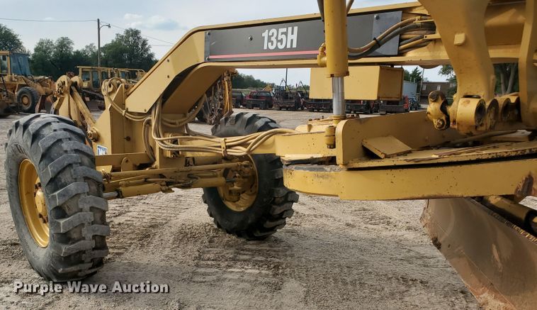 image for item DF5740 1998 Caterpillar 135H  motor grader